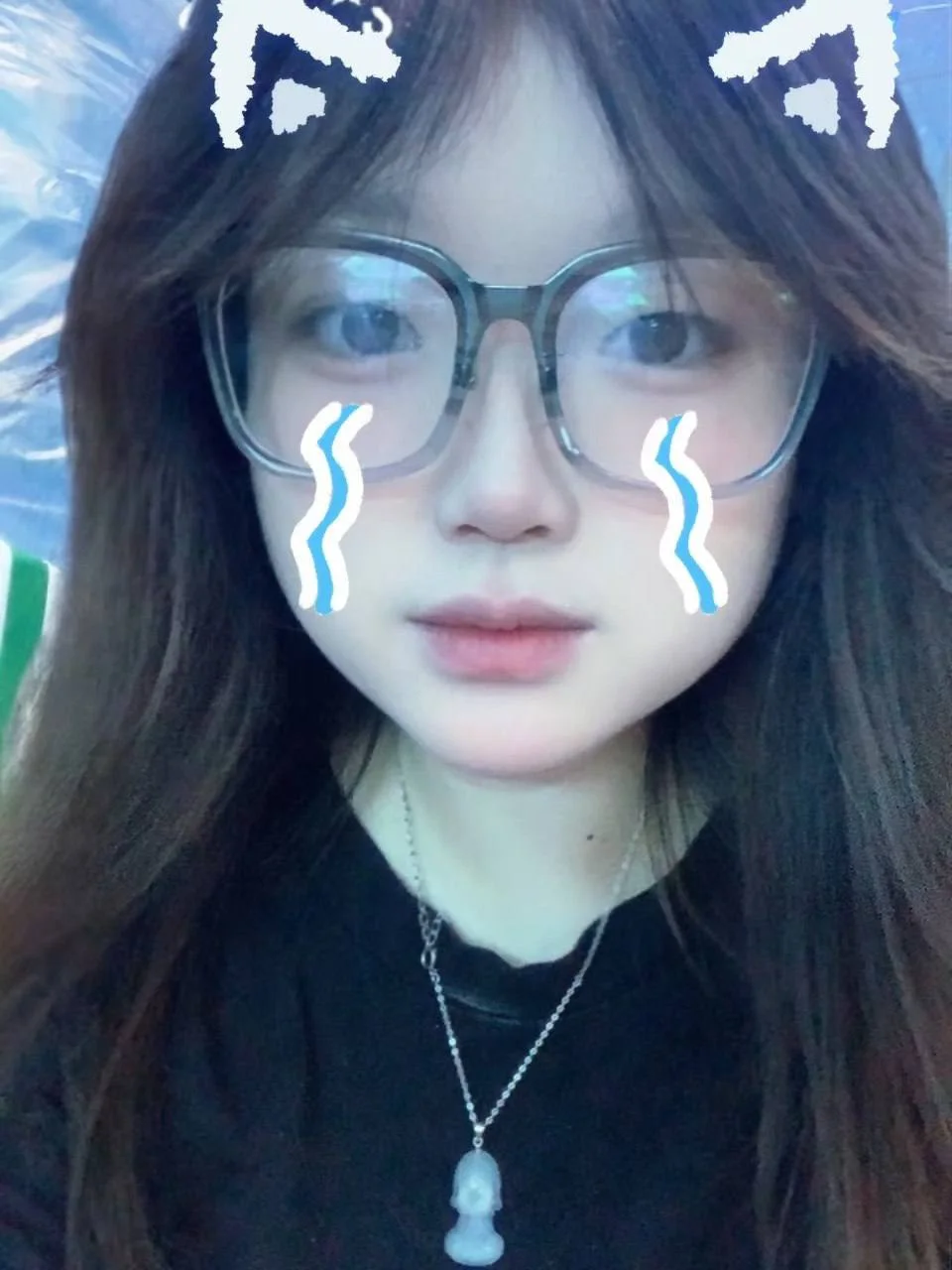 戴黑框眼镜的嫩妹子贴猫耳贴纸