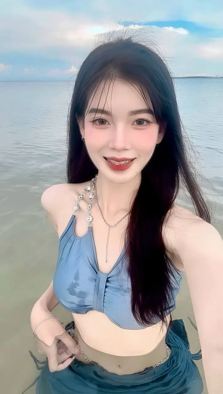 露脸高颜值女大学生日常记录，小小年纪S属性快拉满了。身材极品，声音好听。