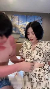 熟女骚阿姨 就得猛小伙才能满足