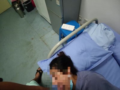 医院护士被抓着深喉吞精