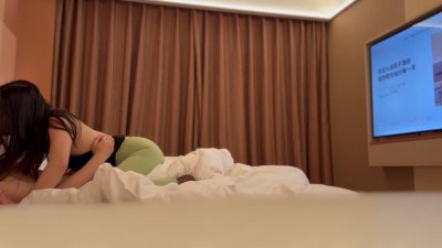 偷情少妇压抑太久 直接被肏到狂叫