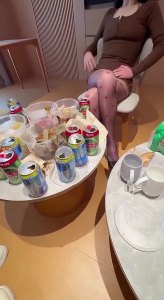 离婚女同事酒店吃喝后欲望爆发