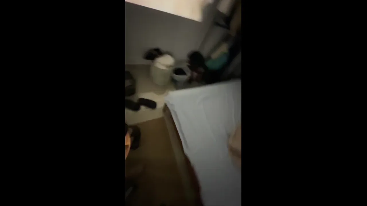 大学生跟金主爸爸的日常。周末放假来学校开车接人。粉嫩身材，不知道以后便宜哪个老实人，值得一看。