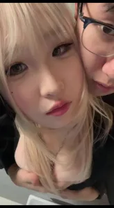 年轻小情侣就是会玩， 戴个兔耳朵造型玩情趣诱惑，穿着情趣内衣跪地口交